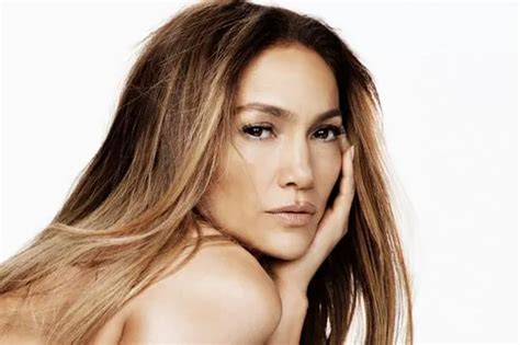 jolo nude|Jennifer Lopez poses completely nude in sexy new video for JLo。